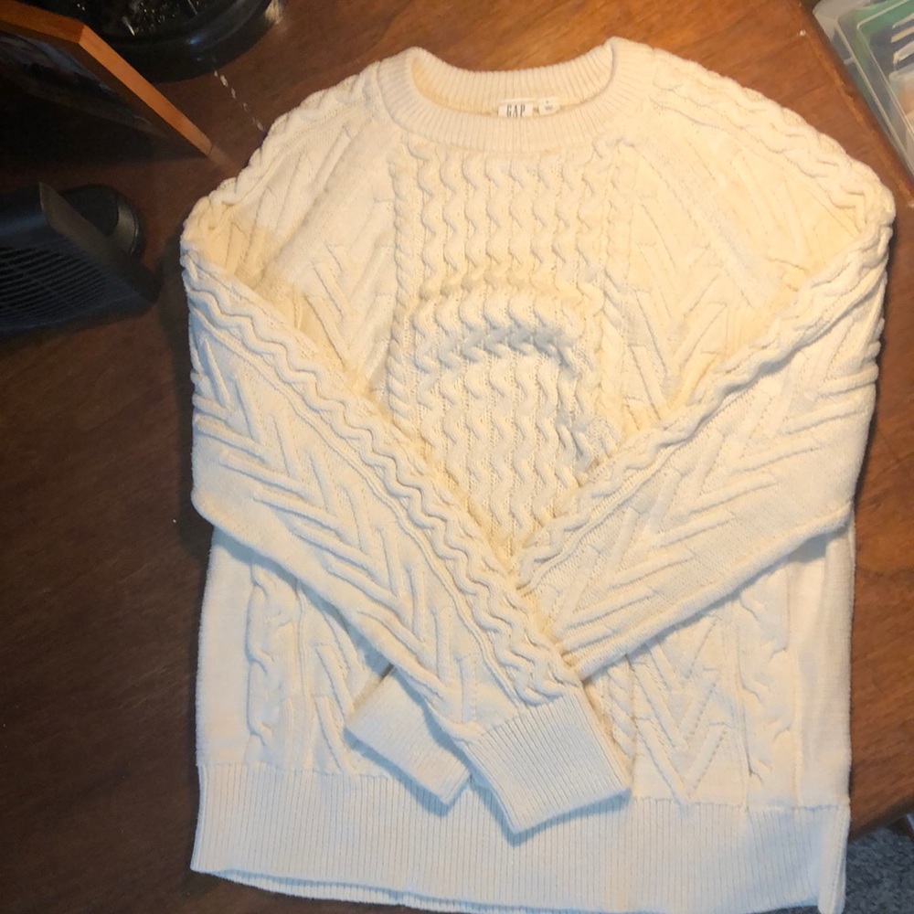 Gap sweater